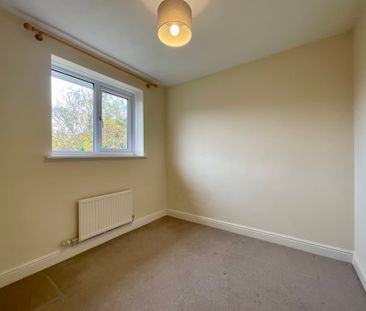 3 bedroom Semi-Detached House to let - Photo 3