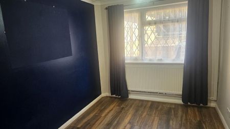 3 bedroom semi-detached house to rent - Photo 3