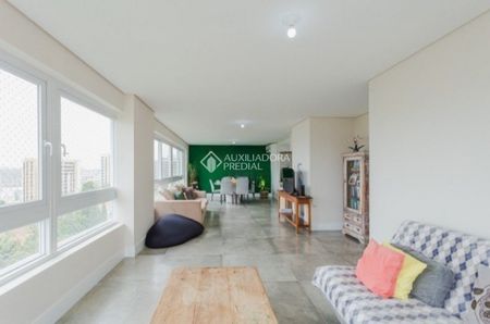 Apartamento com 4 quartos e 207m² para alugar em Rio Branco, Porto Alegre. - Foto 3