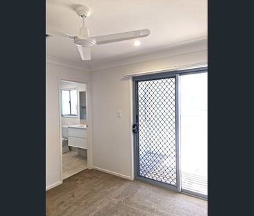 3 BEDROOM 2 BATHROOM TOWNHOUSE WITH DUCTED AIR - Photo 4