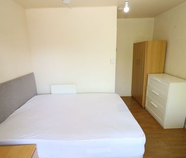 Room in a Shared Flat, Jenkinson House, E2 - Photo 1
