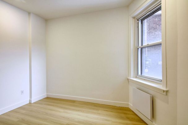 5530 Cote Saint-Luc Road, Montréal - Photo 1
