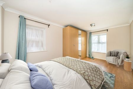Devonshire Court, London, SW12, London - Photo 2