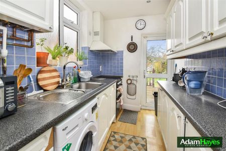 4 bedroom semi-detached house to rent - Photo 5