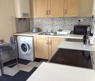 2 Bed Flat, Bobbers Mill Road, NG7 - Photo 1
