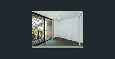 Ground Floor Apartment with Large Balcony - Photo 4