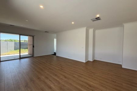 Stunning & Brand New - Photo 2