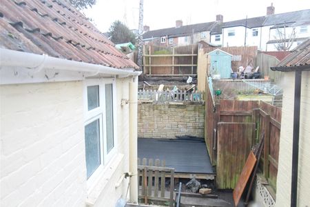 Eastland Road, Yeovil - Photo 2