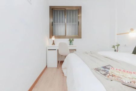 Plaça de Lesseps, Barcelona, Catalonia 08023 - Photo 4