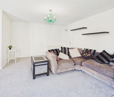 3 bedroom flat to rent - Photo 2
