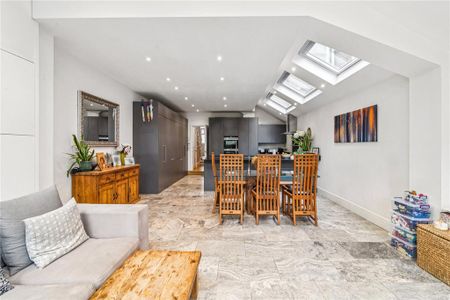 5 bedroom terraced house to rent - Photo 4