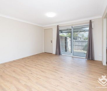 EXCEPTIONALLY WELL PRESENTED 3 BEDROOM HOUSE IN MANLY WEST - Photo 1