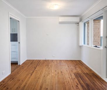 Three Bedroom Townhouse with Air-Conditioning - Photo 5