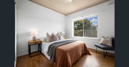 Exquisite City Fringe Retreat with Panoramic Elegance - Photo 3