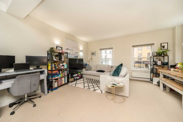 High Street Wimbledon, SW19, London - Photo 1