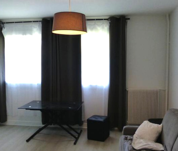 Location Appartement 1 pièce 28m² NEUILLY SUR SEINE 92200 - Photo 2