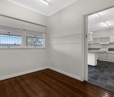 56-58 Rowena Street, Kenmore QLD 4069 - House For Rent - $630 | Domain - Photo 4