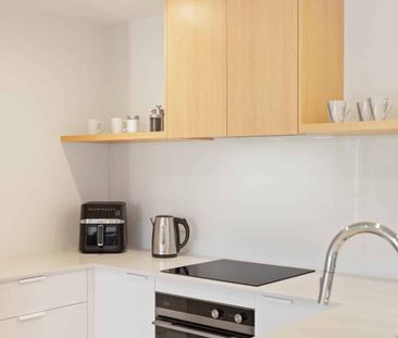 Easy Living in Lower Hutt Central - Photo 3