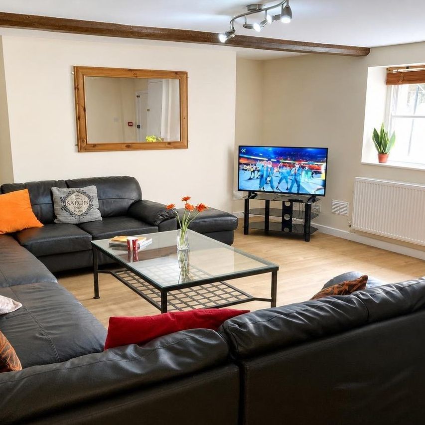 Room 1 - Photo 1