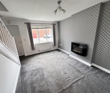 2 bedroom end of terrace house to rent - Photo 3