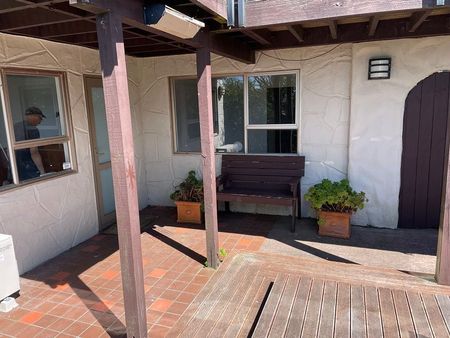 Warm Sunny 2 bedroom flat Karori - Photo 4