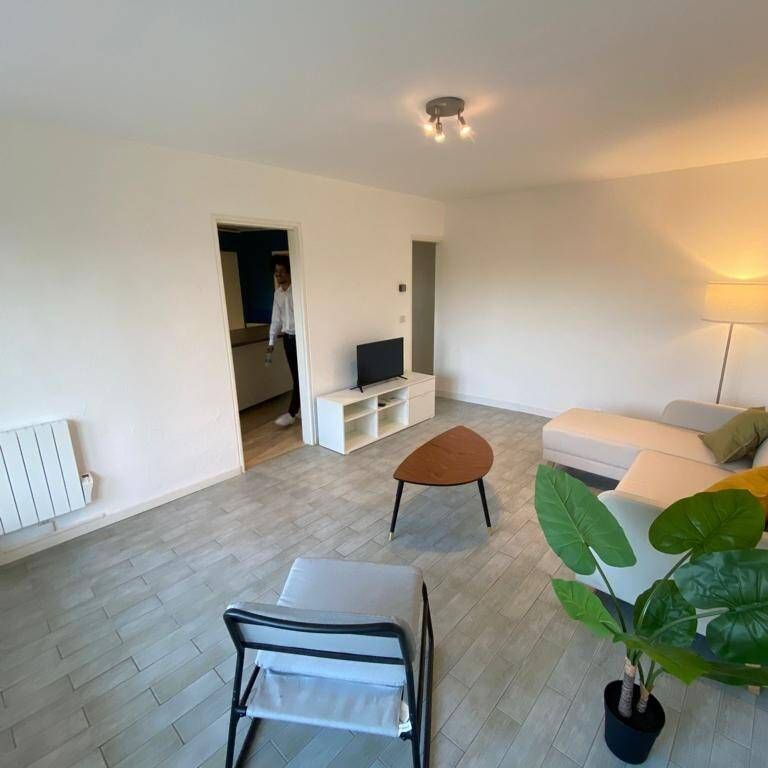 82m² 3 chambres place de parking meublé équipé - Photo 1