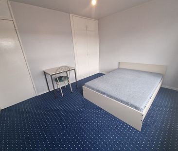 5 Bed Student Accommodation - Photo 4