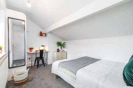 1 bedroom in a house share to rent - Photo 4