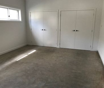 Stunning Near-New 3-Bedroom Townhouse - Photo 5