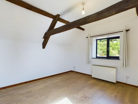 1 bedroom coach house to rent - Photo 2