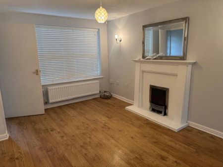 3 bedroom end of terrace house to rent - Photo 2