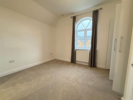 4 bedroom detached house to rent - Photo 4