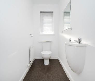 Well Presented, Two Bed, Unfurnished, End Terraced Villa in the Pop... - Photo 5