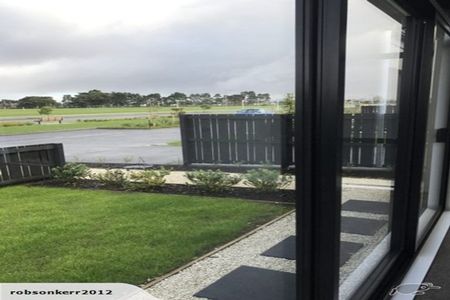 Single-level home – no climbing stairs! - Photo 3