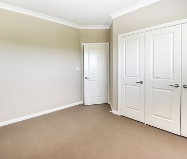 7 Collins Way, - Photo 1