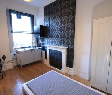 Studio Flat, The Broadway, SW19 - Photo 1
