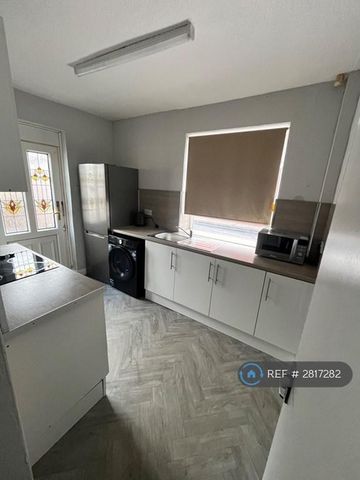 1 bedroom in a house share to rent - Photo 5