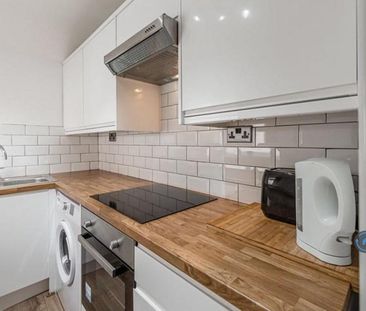 3 bedroom end of terrace house to rent - Photo 1