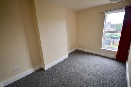 2 bedroom terraced house to rent - Photo 2