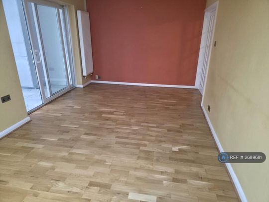 6 bedroom semi-detached house to rent - Photo 1