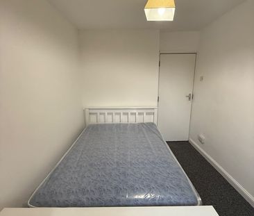 Room in a Shared House, Rathmines Close, NG7 - Photo 2