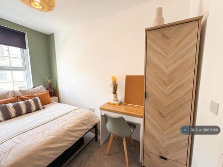 1 bedroom in a house share to rent - Photo 4