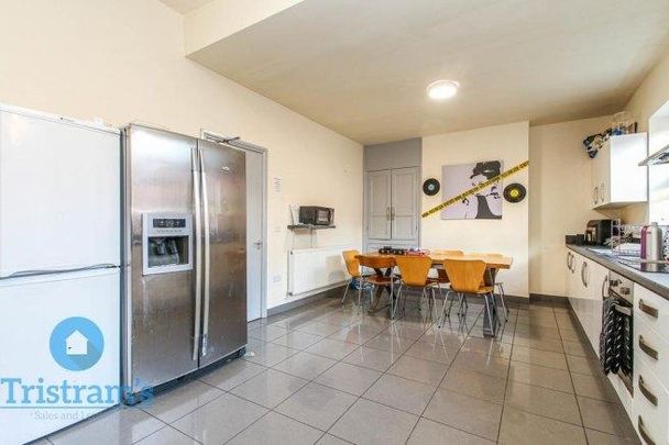 1 bedroom in a house share to rent - Photo 1