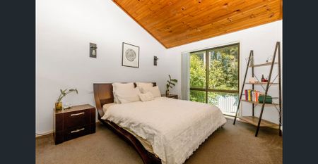 Coastal Charm Meets Leafy Serenity - Photo 2