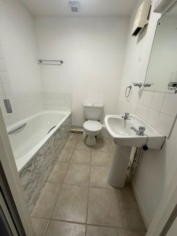 2 bedroom flat to rent - Photo 5