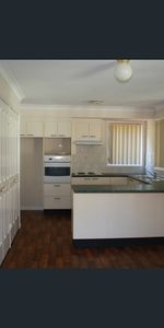 SPACIOUS FAMILY HOME - Photo 4