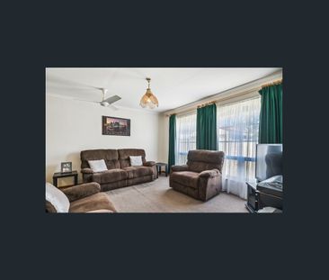 Well maintained single story unit. - Photo 4