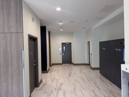 Luxury 3 Bed + Den Condo at Water Street by the Park - Photo 2