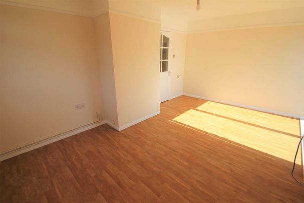 3 bedroom end of terrace house to rent - Photo 1