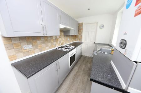 3 bedroom terraced house to rent - Photo 5